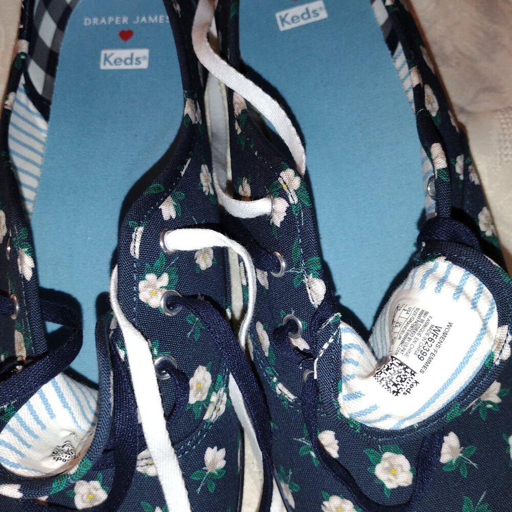 Draper James Ked Sneaker, Size 9, Navy Blue with a Magnolia Flower print